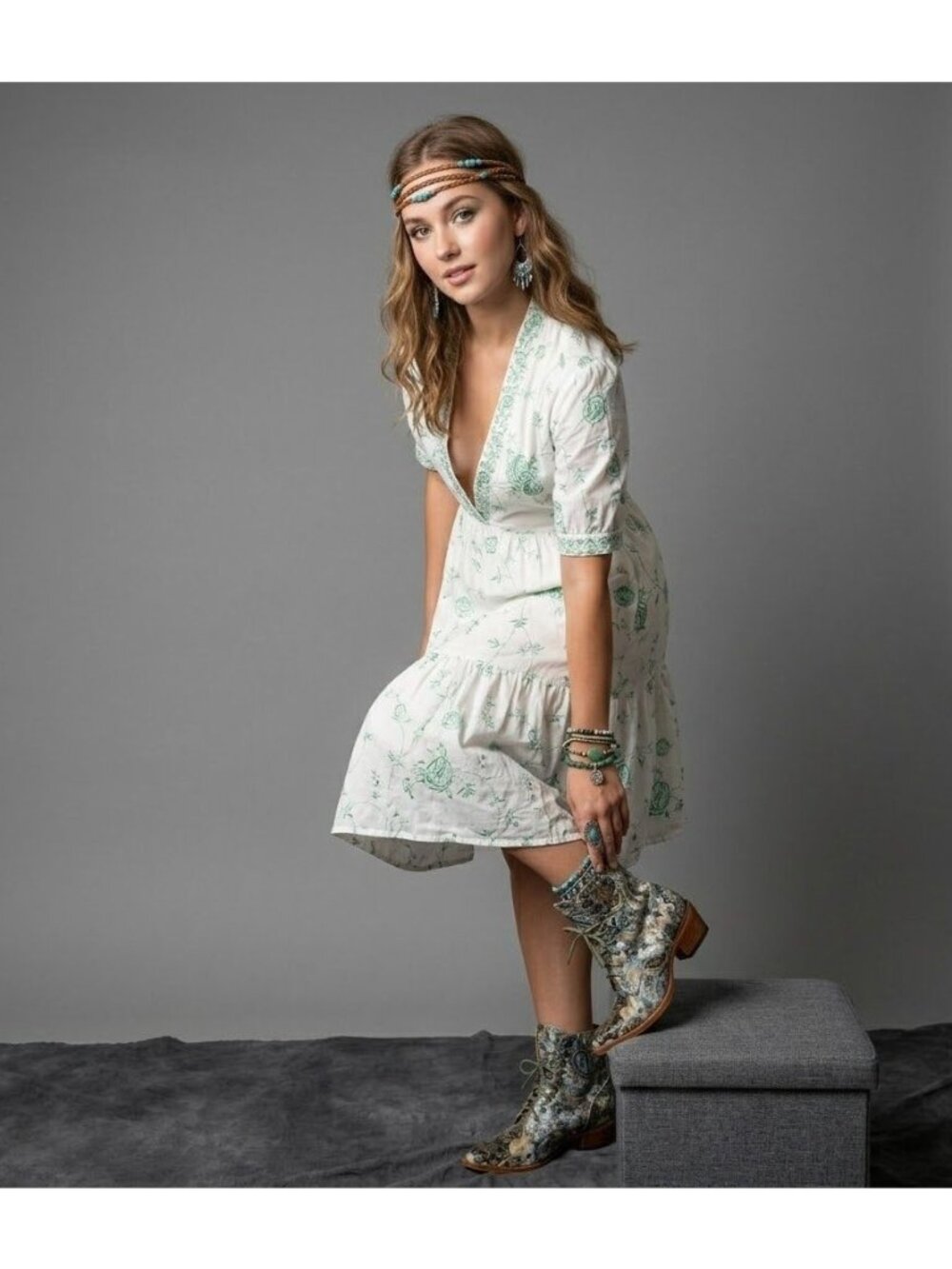 Classic Midi A-Line Dress M White Green Floral Embroidered V-Neck Puff Sleeve
